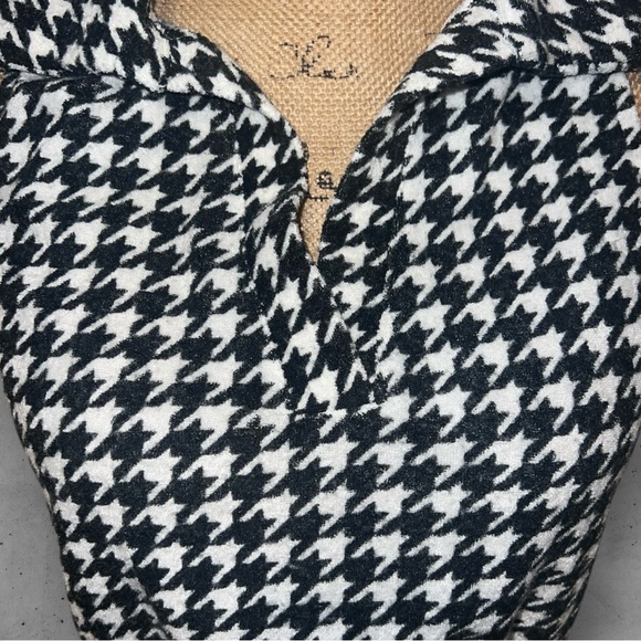 Black Houndstooth Collared Halter Top • Size M - Picture 5 of 8